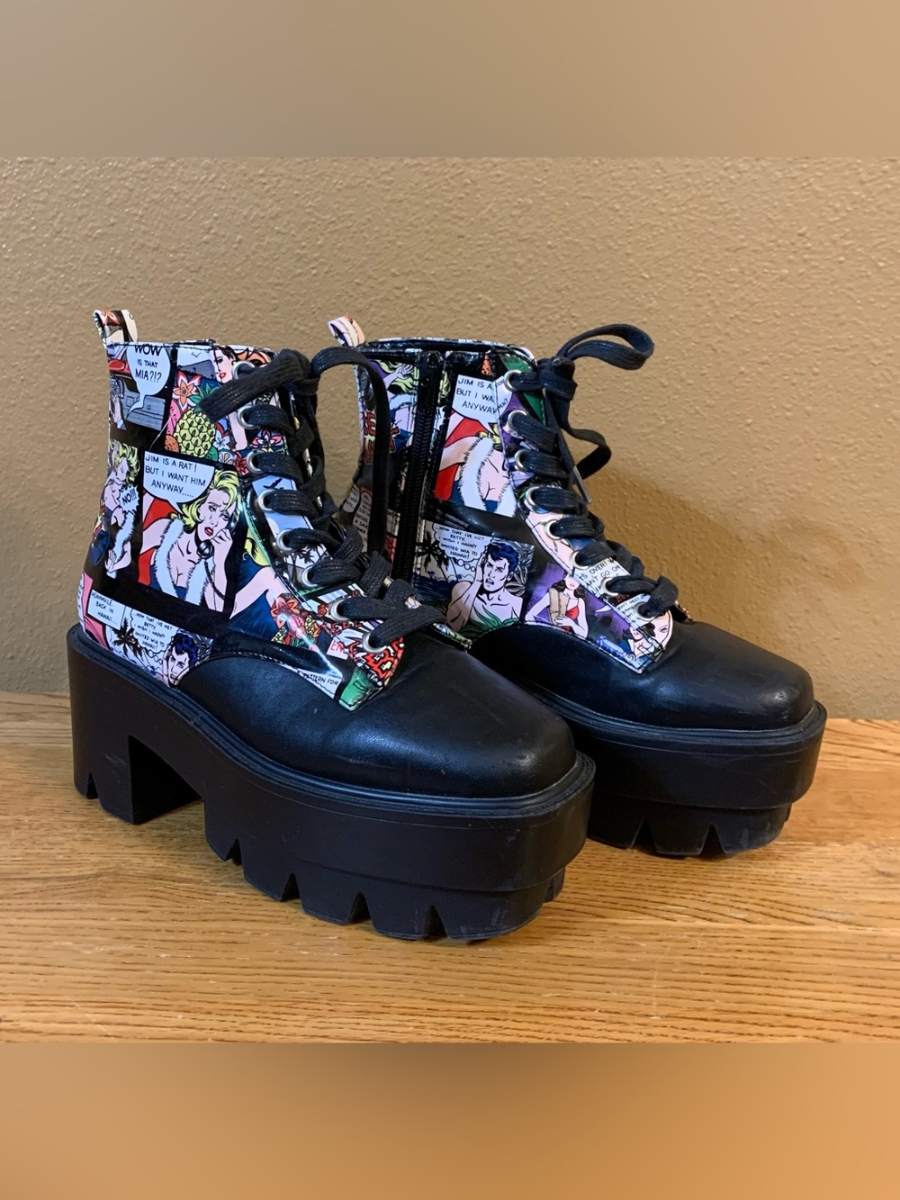 Bumper Comic Print Platform Lace Up Boots Vintage 90s Y2K Pop Art Women’s Size 6